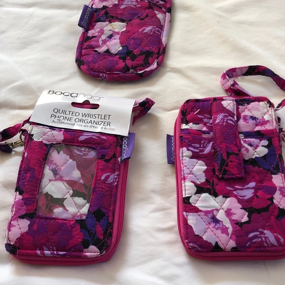 Cell phone wristlet organizers